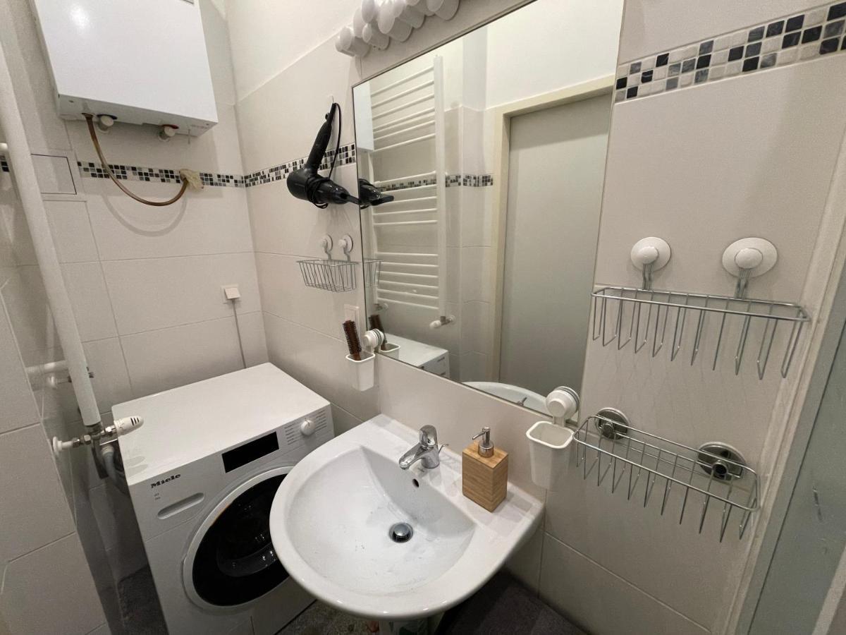 Central Sunny Flat With Free Parking Apartment Wien Ngoại thất bức ảnh